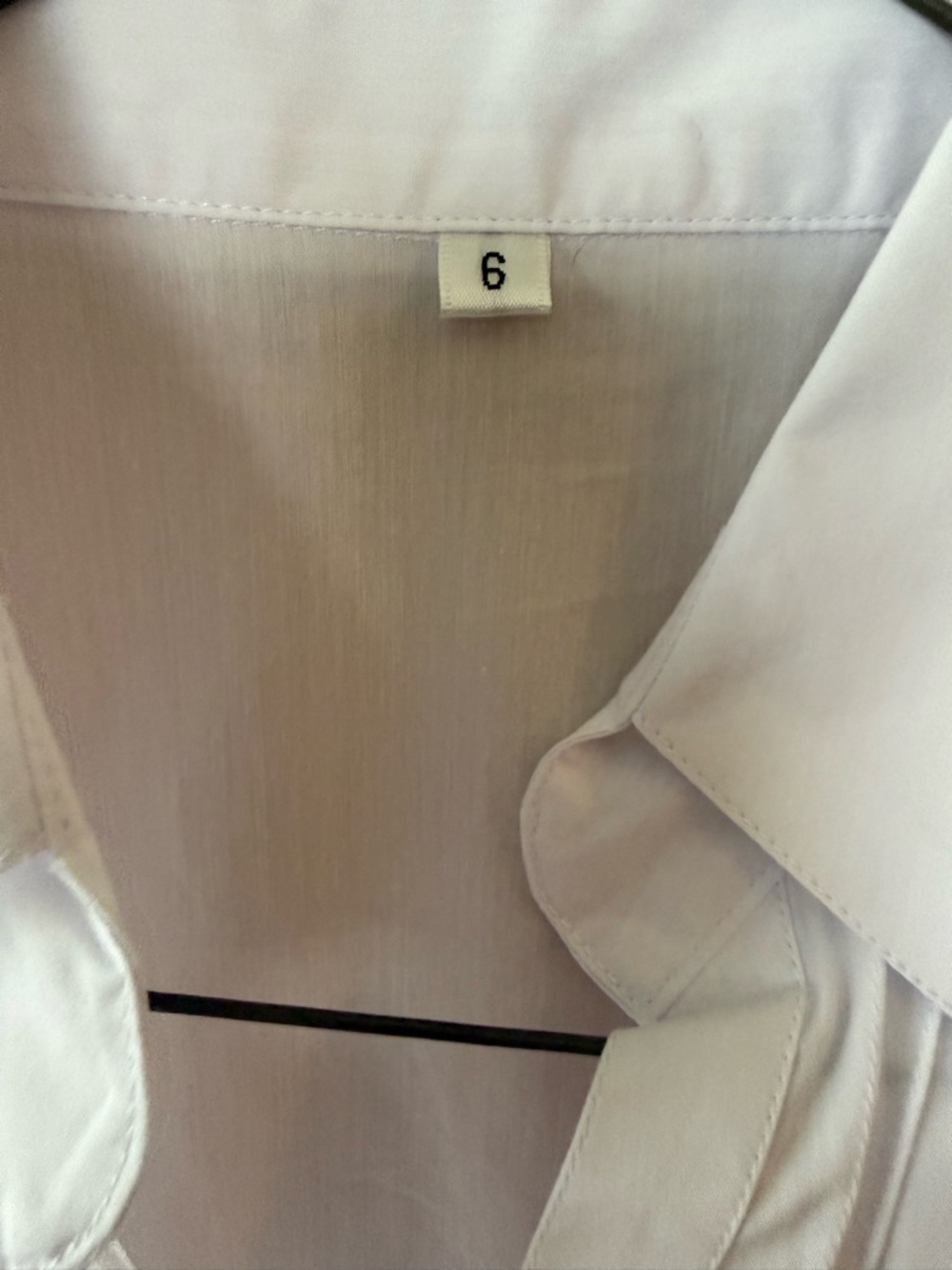 Women’s White Pleated Button-Front Shirt Bodysuit, size 6/small. - Picture 3 of 5